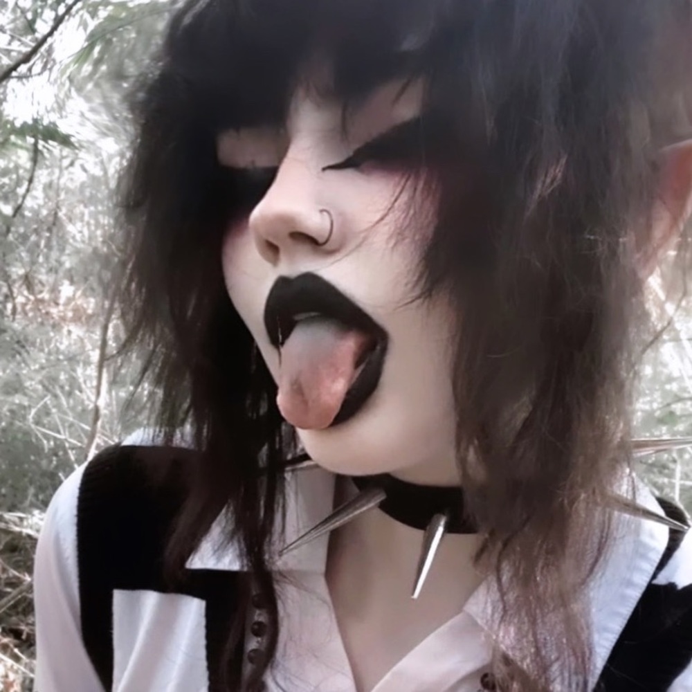 Meet your Posher, Ela